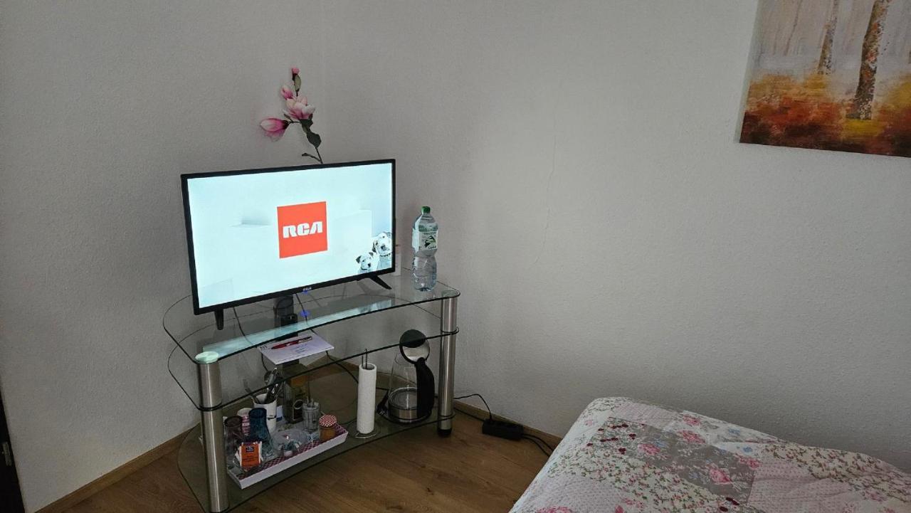 Ferienzimmer Bei Thomas - Gemuetliches Schlaf- Und Wohnzimmer Mit Modernem Bad Ulm Exterior photo